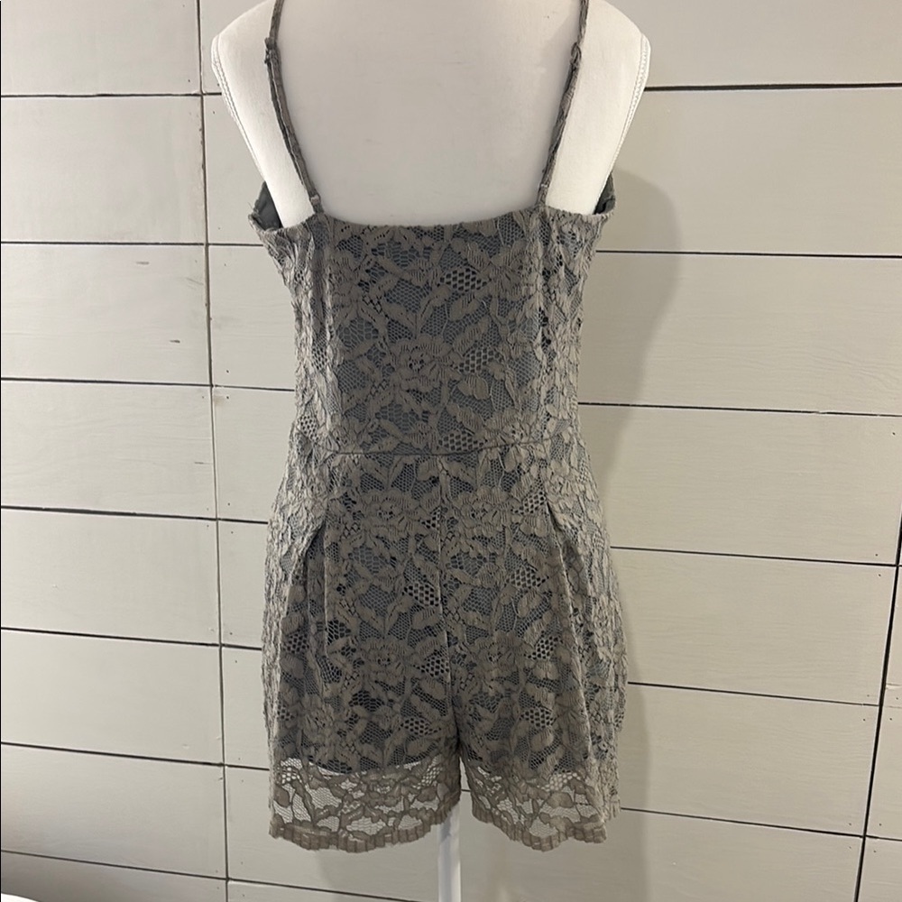 Lace Romper - Picture 5 of 7